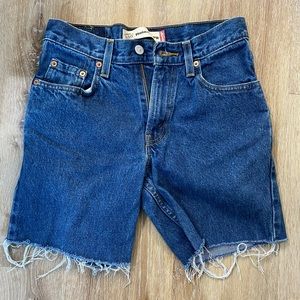 Levi’s mid to high rise shorts